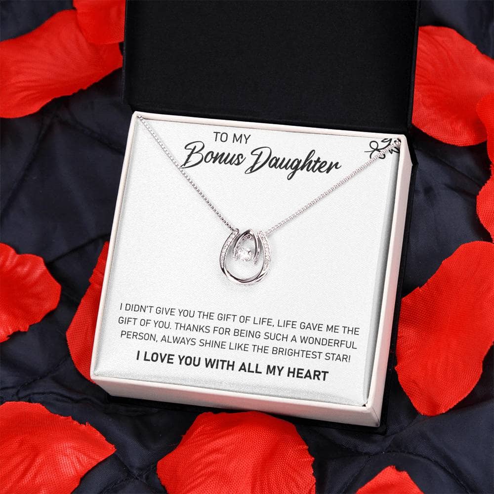 Alt text: "Personalized Daughter Necklace in Luxurious Box - Symbol of Enduring Love and Sparkling Affection"