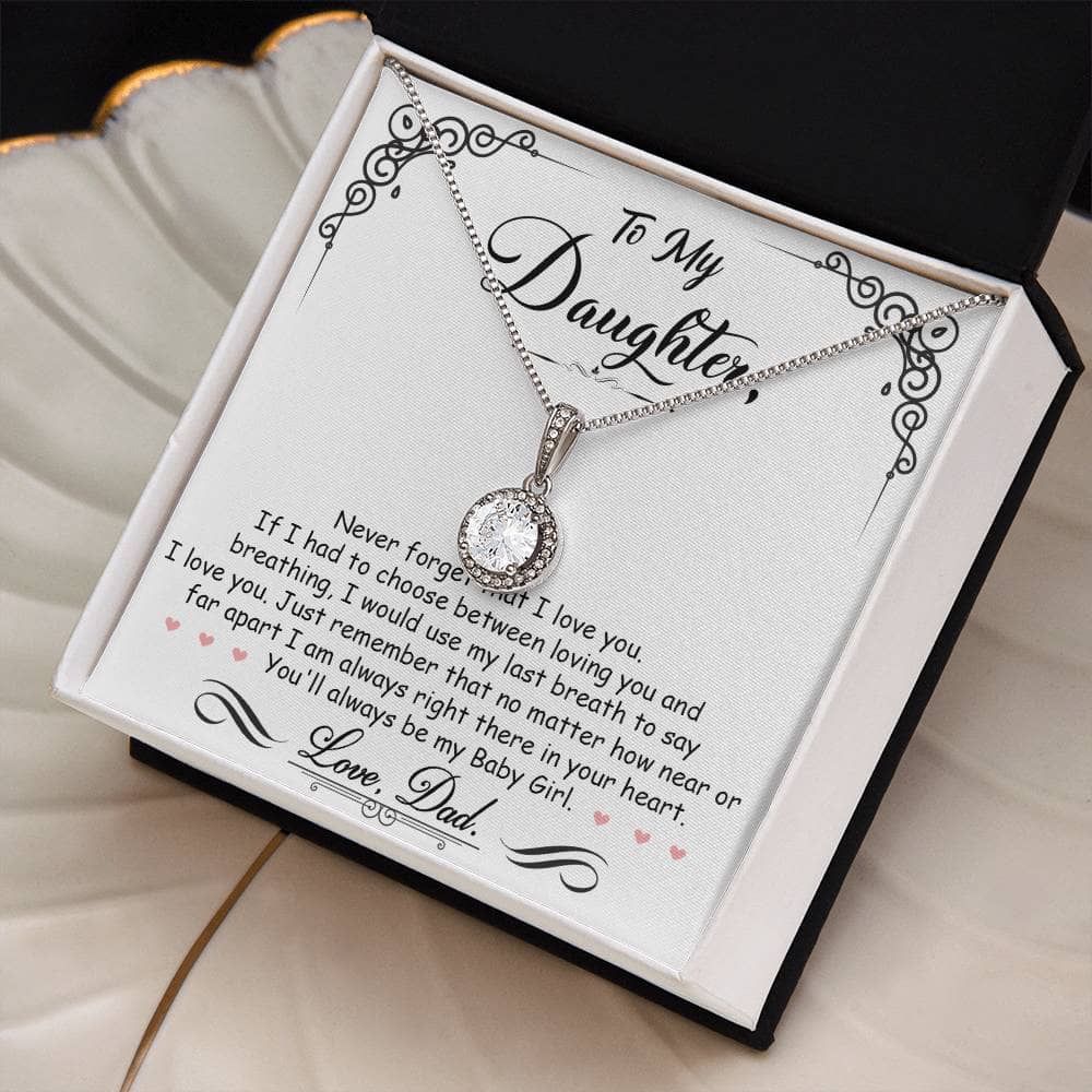 alt: Personalized Daughter Necklace: A symbol of eternal love, featuring a heart-shaped pendant in a box.