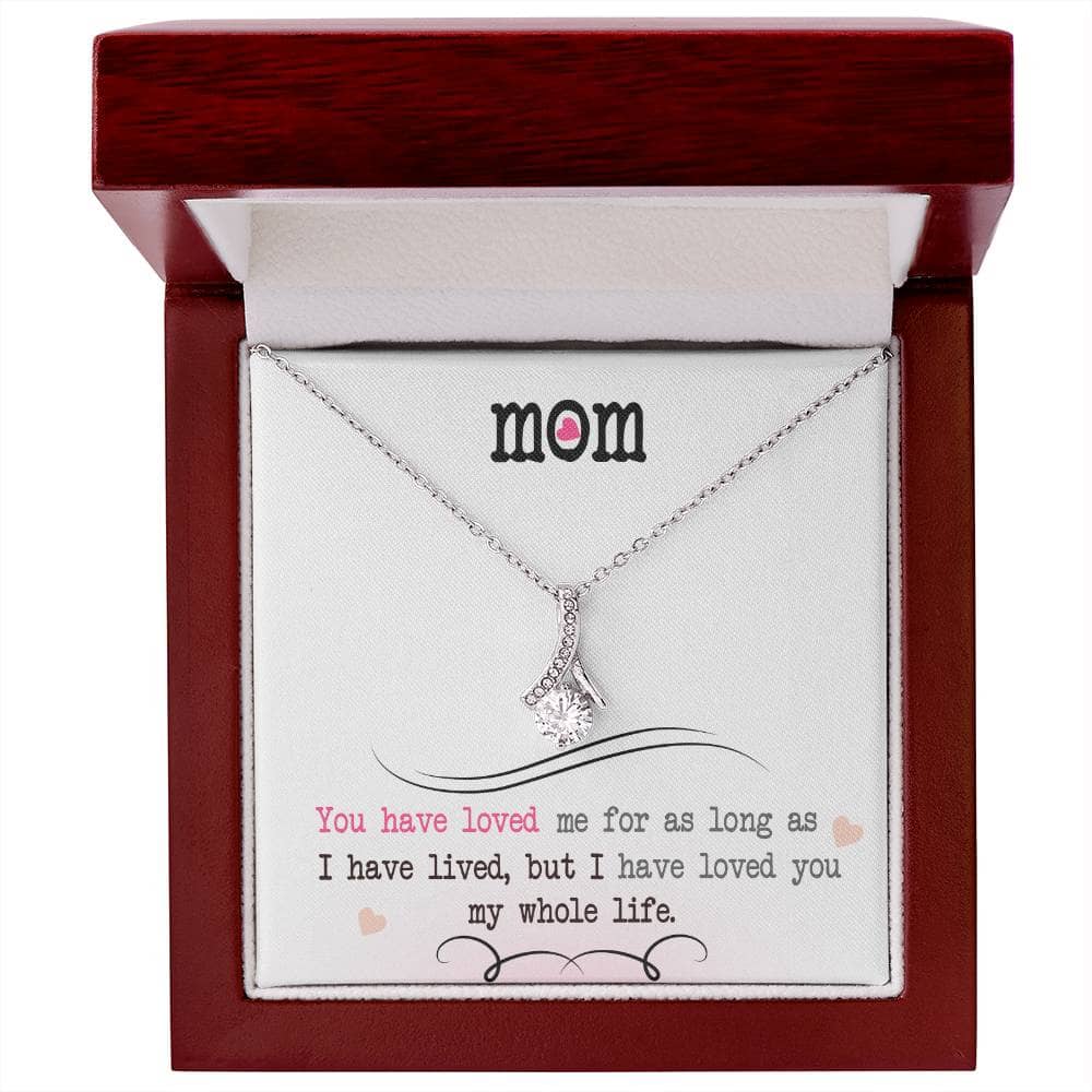Alt text: "Personalized Mother Necklace - Elegant Heart Pendant in Box"