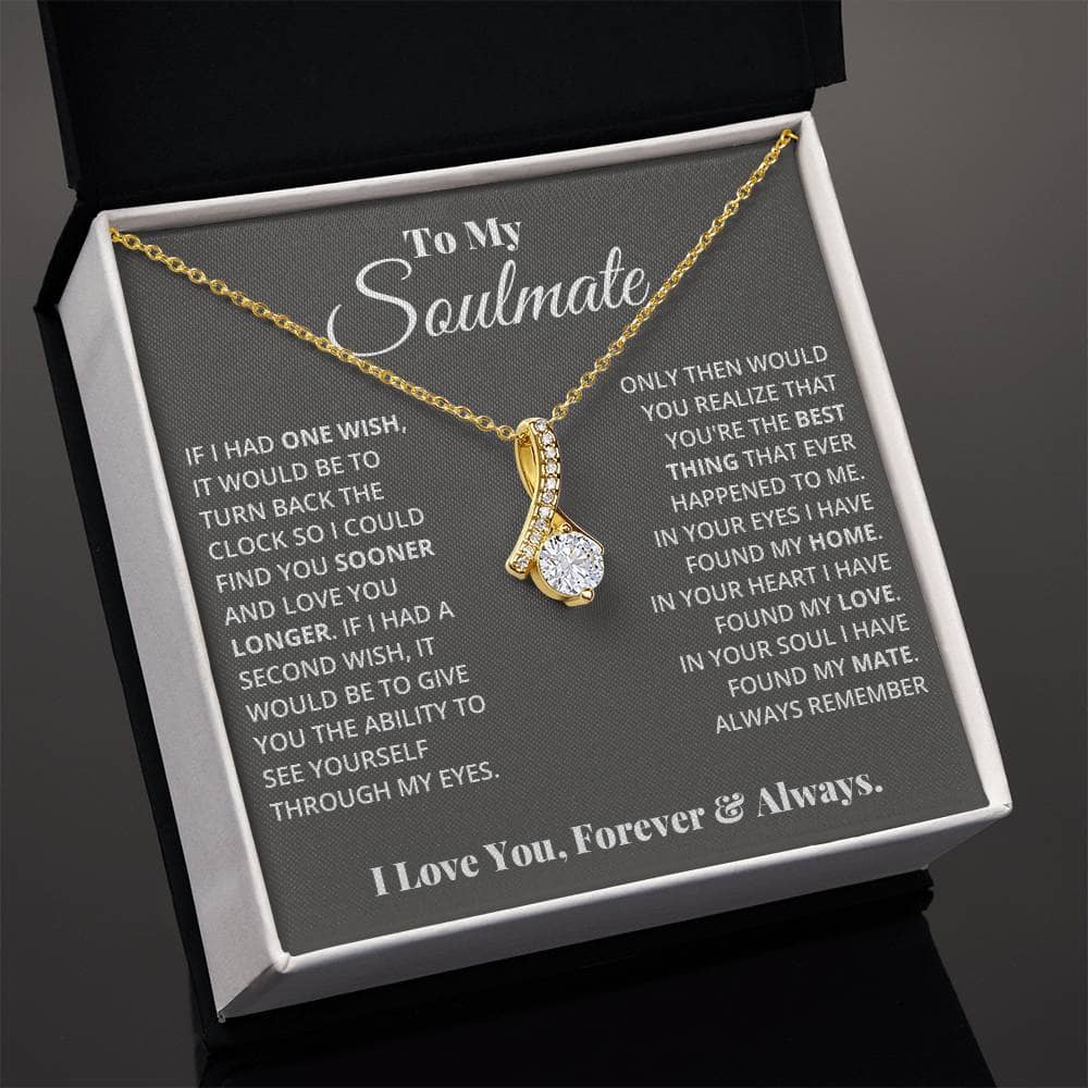 Alt text: "Personalized Soulmate Necklace in box, symbolizing intertwined destinies and devotion, with cubic zirconia pendant and adjustable chain for comfort and elegance."